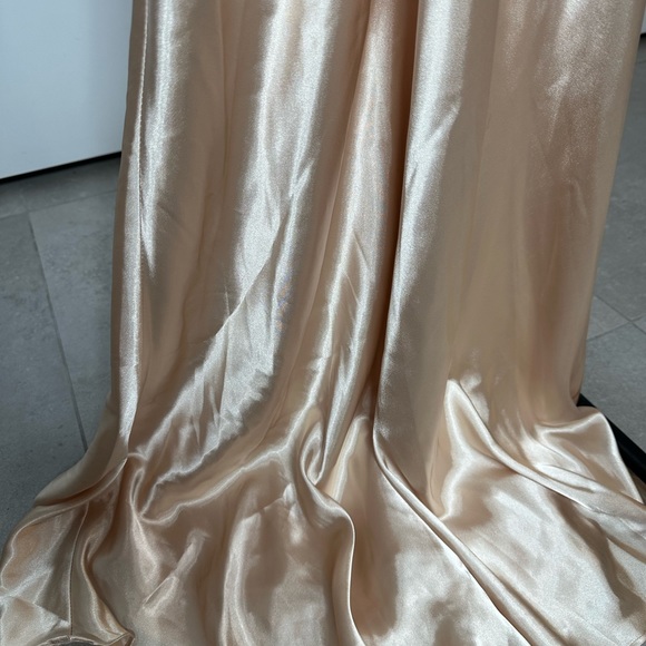 Halter Beaded Evening Dresses, Prom/Holiday Dresses. Size 2 . Gorgeous dress 😍 - Picture 7 of 13